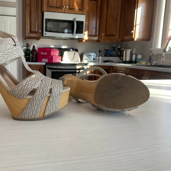 Charlotte Russe Platform Strappy Sandals LIKE NEW WORN ONCE SIZE 7 - Picture 3 of 3